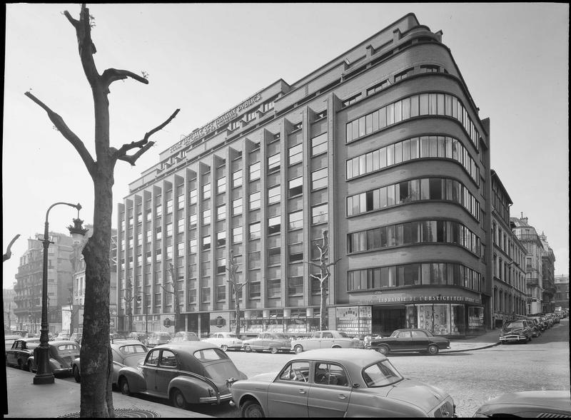 Siège d'Eyrolles, à Paris.