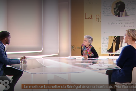 Mohamed Mbougar Sarr, invité de "28 minutes", présenté par Elisabeth Quin, sur Arte le 28 décembre 2021