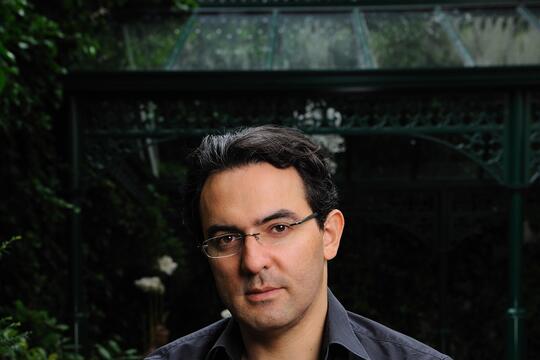 Juan Gabriel Vásquez, "Une rétrospective" (Seuil) : Deux vies, un siècle.jpg