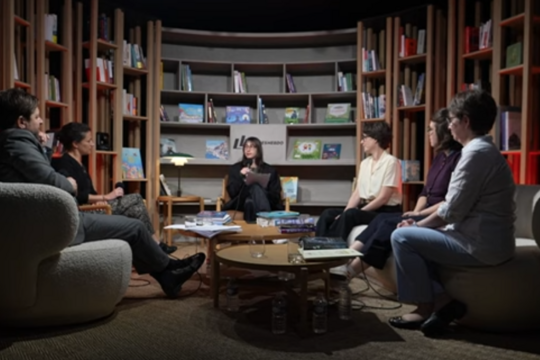 Jean Nemo (La Librairie des Écoles), Aude Sarrazin (Glénat Jeunesse), Charlotte Moundlic (Rue de Sèvres - L'École des Loisirs), Dorothy Aubert (Robert Laffont) et Aude Marzin (Librairie Plaisir de Lire) sur le plateau du webinaire jeunesse de Livres Hebdo