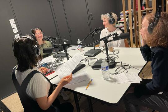 L'équipe de Livres Hebdo dans le studio des Voix du Livre