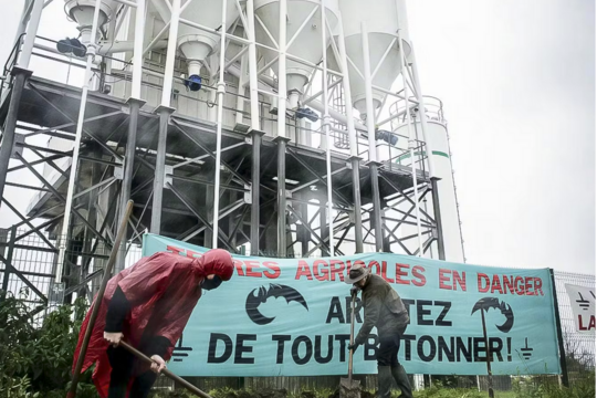 Lea Hobson Desarmer le beton Rehabiter la Terre Zones0.png
