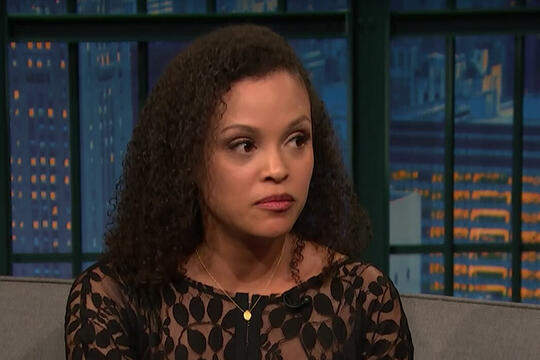 JESMYN WARD - PHOTO COPIE D'ÉCRAN/LATE NIGHT WITH SETH MEYERS
