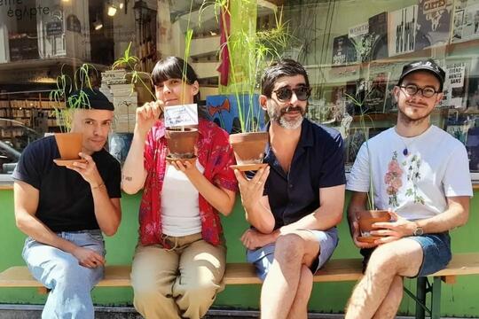 Florian Cochet, Pauline Hillier, Alexis Argyroglo, Brice Laoufi : l’équipe de La Petite Égypte papyrus à la main