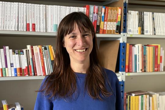 Nawal Kerdougli, gérante de la librairie en ligne Manyaya