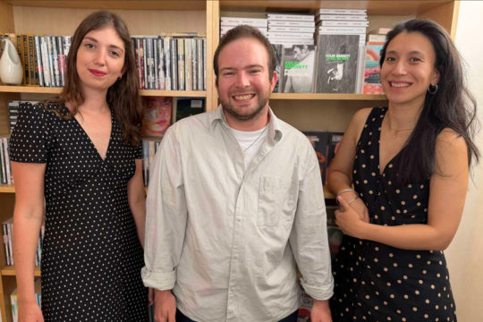 De gauche à droite : Marie Wodrascka, chargée de communication digitale, Alexandre Blomme, attaché de presse, et Marie Trang, attachée de presse des éditions Rivages