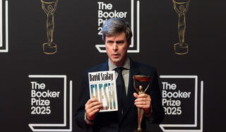David Szalay récompensé du Booker Prize 2025 pour son roman Flesh