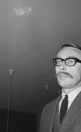 Gerrit Kouwenaar Tombe bombe  Robert Laffont0.jpg