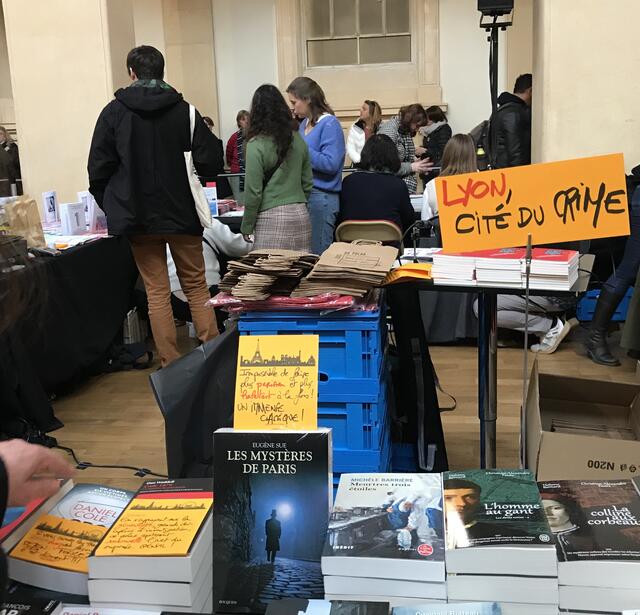 Stand de libraire au sein du Palais de la Bourse à Lyon pour Quais du polar 2022