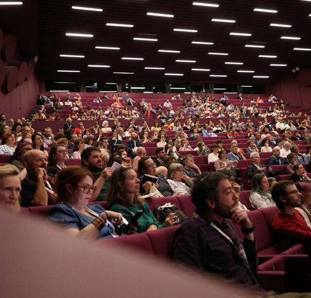 Des libraires attentifs lors des Rencontres nationales de la librairie 2024.jpg