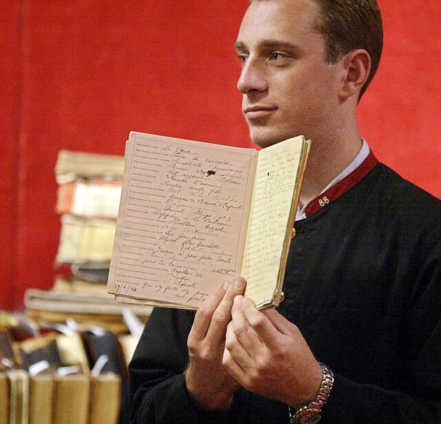 Vie et destin d'un manuscritAFP__20100206__APP2003052785066__v4__HighRes__EnchereEditionProust