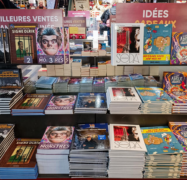 Rayon à la Fnac Montparnasse, à Paris
