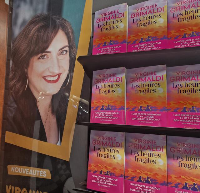 Virginie Grimaldi s'empare de la 3e place des meilleures ventes de la semaine avec son nouveau roman "Les heures fragiles", paru chez Flammarion