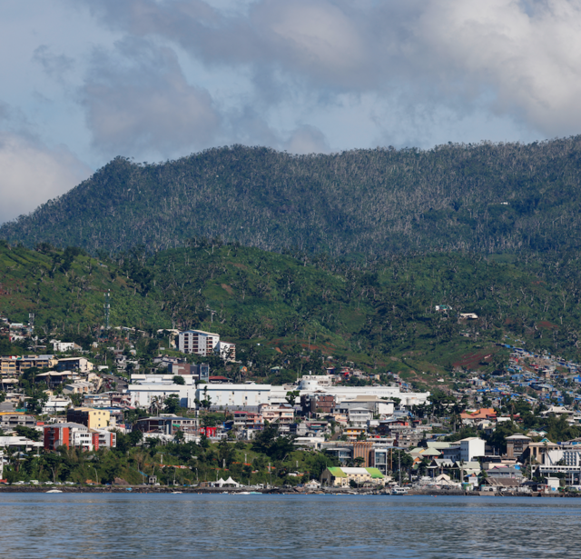 Vue du port de Mamoudzou, chef-lieu de Mayotte