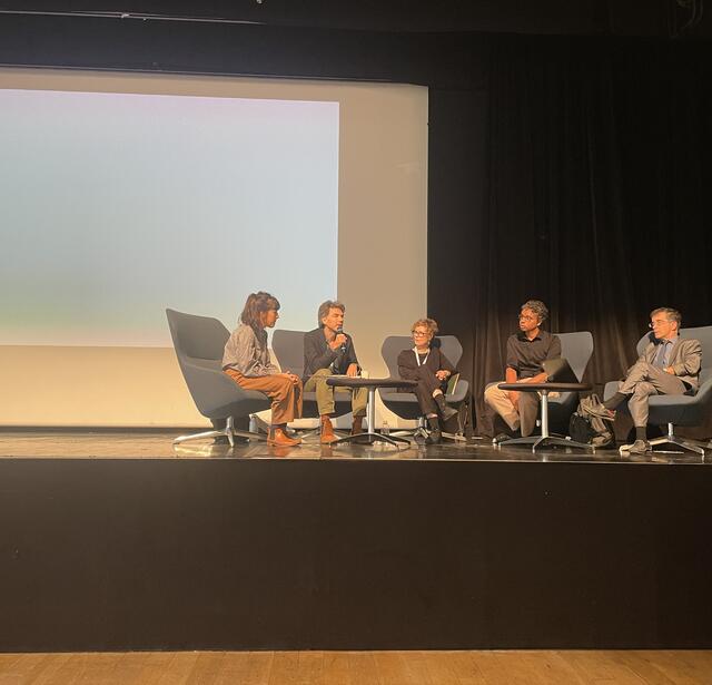 Table ronde sur les débats en bibliothèque, organisée pour les journées d’étude 2025 de l’Association des bibliothécaires départementaux sur le thème des transitions.