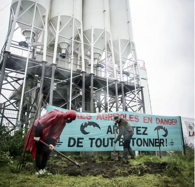 Lea Hobson Desarmer le beton Rehabiter la Terre Zones0.png