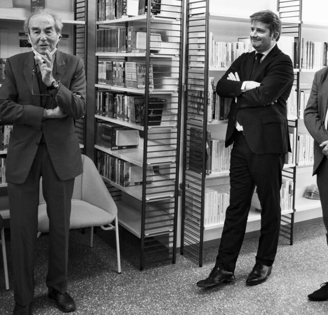 Robert Badinter lors de l'inauguration de la bibliothèque de la prison de la Santé, qui porte son nom
