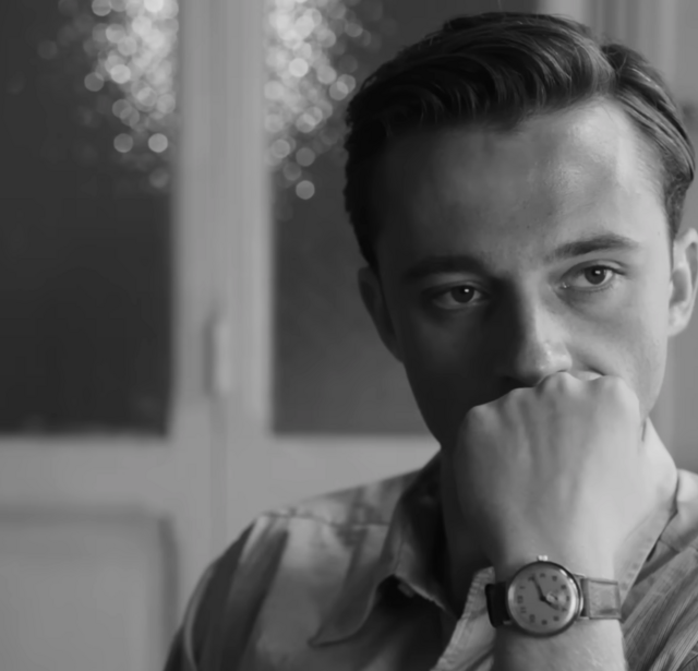 Benjamin Voisin dans la bande-annonce de l'Etranger de François Ozon