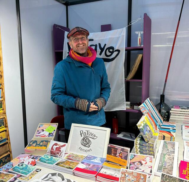 Frédéric Fourreau derrière son stand à BD Boum