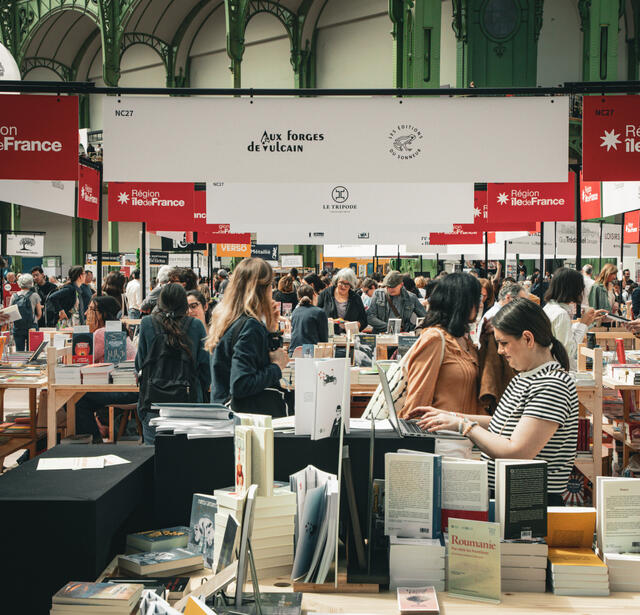 Le stand de la région Île-de-France au Festival du livre de Paris 2026