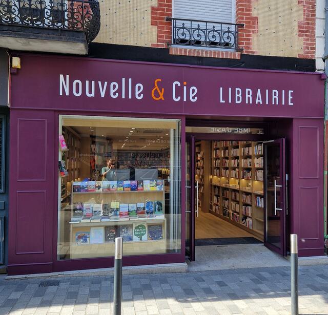 Devanture des nouveaux locaux de Nouvelle & Cie à Bois-Colombes