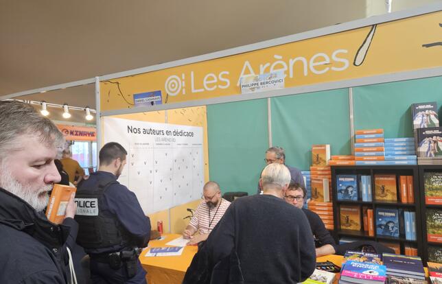 Joann Sfar en dédicace aux stand FIBD des Arènes