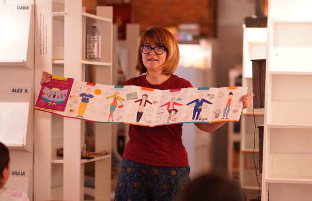 Oana Dobosi, libraire indépendante contrainte de fermer en juin 2025