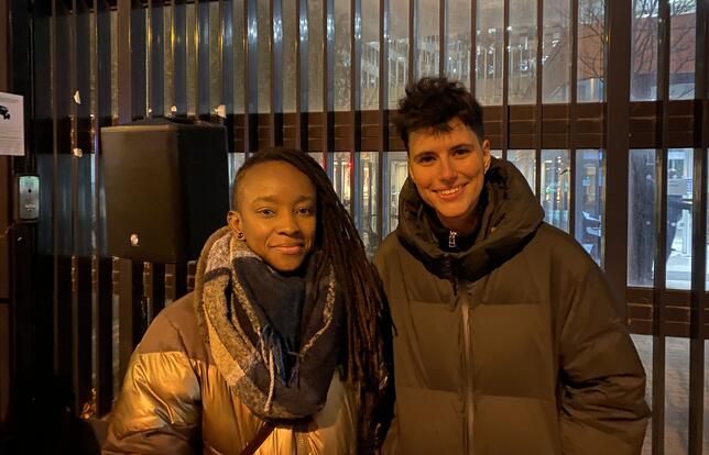 La militante Marame Kane et Lucile Rebourg de la libraire Violette and Co