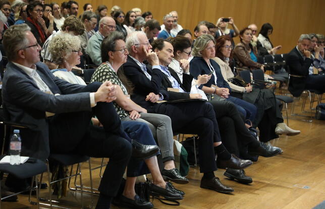 Des représentants écoutent la conférence sur l'amélioration des conditions commerciales des libraires, aux RNL 2026