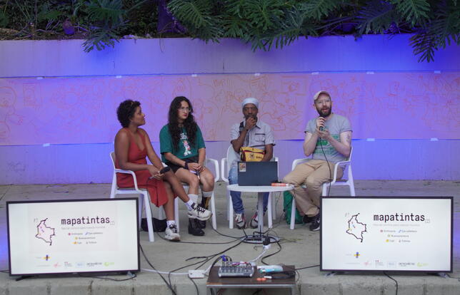 Table-ronde dans le cadre du projet "Mapatintas", en Colombie, organisé par Entreviñetas