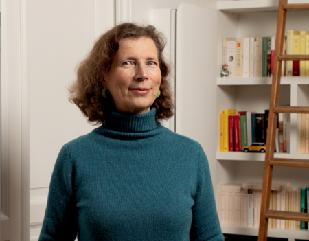 Catherine Cusset, à son domicile parisien en février 2025