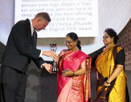 Banu Mushtaq et sa traductrice Deepa Bhasthi, lauréates de l'International Booker Prize 2025