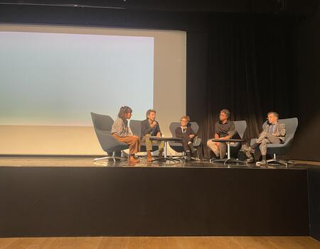 Table ronde sur les débats en bibliothèque, organisée pour les journées d’étude 2025 de l’Association des bibliothécaires départementaux sur le thème des transitions.