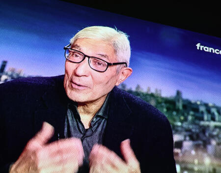 Boualem Sansal le 23 novembre 2025 sur le plateau du JT de France 2 (c) Photo par THIBAUD MORITZ : AFP