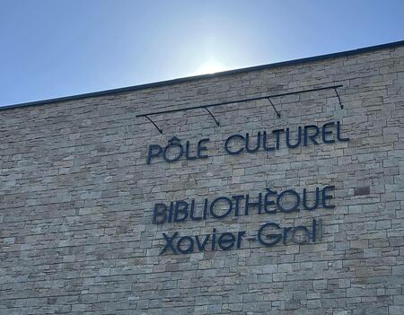 Landivisiau  la bibliotheque XavierGrall double sa surface0.jpg