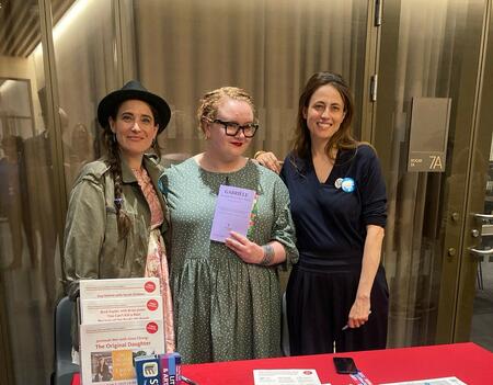 Claire Berest (à gauche) & Anne Berest (à droite) au NYPL en avril 2025