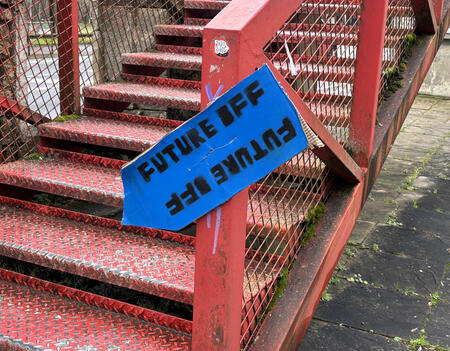 Pancarte du Future Off