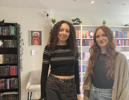 Maëva Litim et Sophie Maréchal, fondatrices de la librairie Romance, à Valence