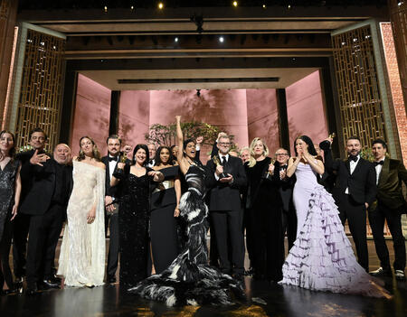 L'équipe du film "Une bataille après l'autre", adaptée de Vineland de Thomas Pynchon, lors de la cérémonie des Oscars 2026