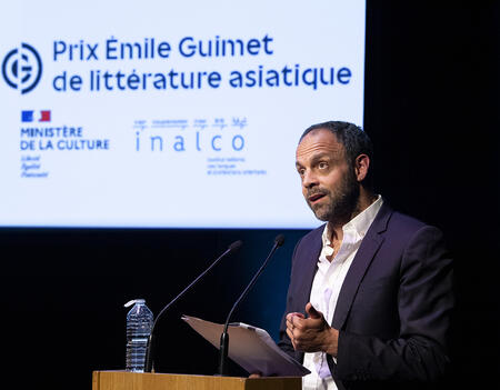 Un des remettants du prix lors de l'édition précédente au musée Émile Guimet