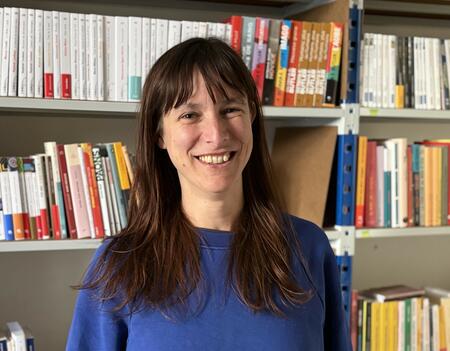 Nawal Kerdougli, gérante de la librairie en ligne Manyaya