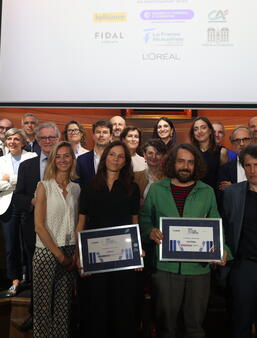 Photo groupe avec les lauréats - Prix du livre La Tribune 2025