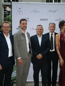 Les lauréats du prix Galatée entourés du jury