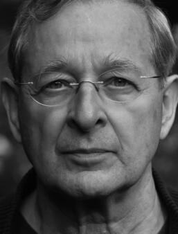 Peter Ndas Ce qui luit dans les tenebres Souvenirs de la vie dun narrateur Noir sur Blanc0.jpg