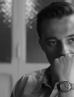 Benjamin Voisin dans la bande-annonce de l'Etranger de François Ozon