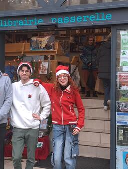 L'équipe de la libraire Passerelle à Dole préparée pour la période des fêtes