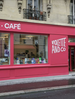 Violette and Co, à Paris, fait partie des librairies ciblées par des actes de vandalisme