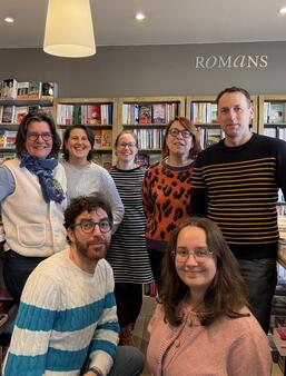 Equipe de la Librairie Le Chat Pitre : 1er plan, Jonathan, Clémence – second plan, Claire, Karine, Clémence, Cécile, Laurent