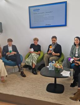 La première table ronde organisée par Filéas avec Harriet Seegmuller (Filéas), Maxime Bonnassies (Média Participations), les auteurs Anne-Claire Lévêque et Marc-Antoine Boidin, Sigolène du Besset (Le Gros Caillou) et Gersende Guingouain (SLF)