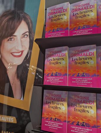 Virginie Grimaldi s'empare de la 3e place des meilleures ventes de la semaine avec son nouveau roman "Les heures fragiles", paru chez Flammarion